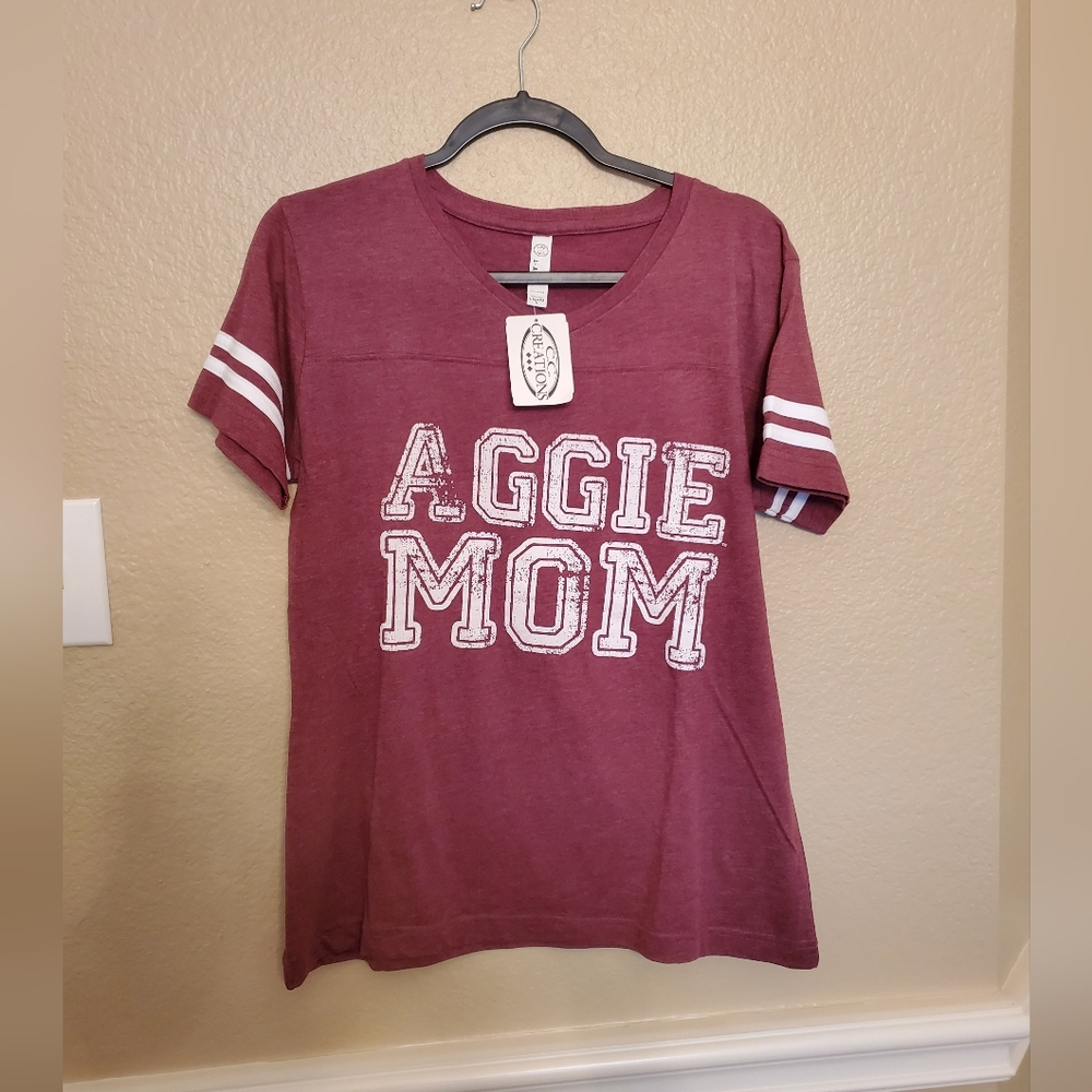 NWT Aggie Mom V Neck T-Shirt